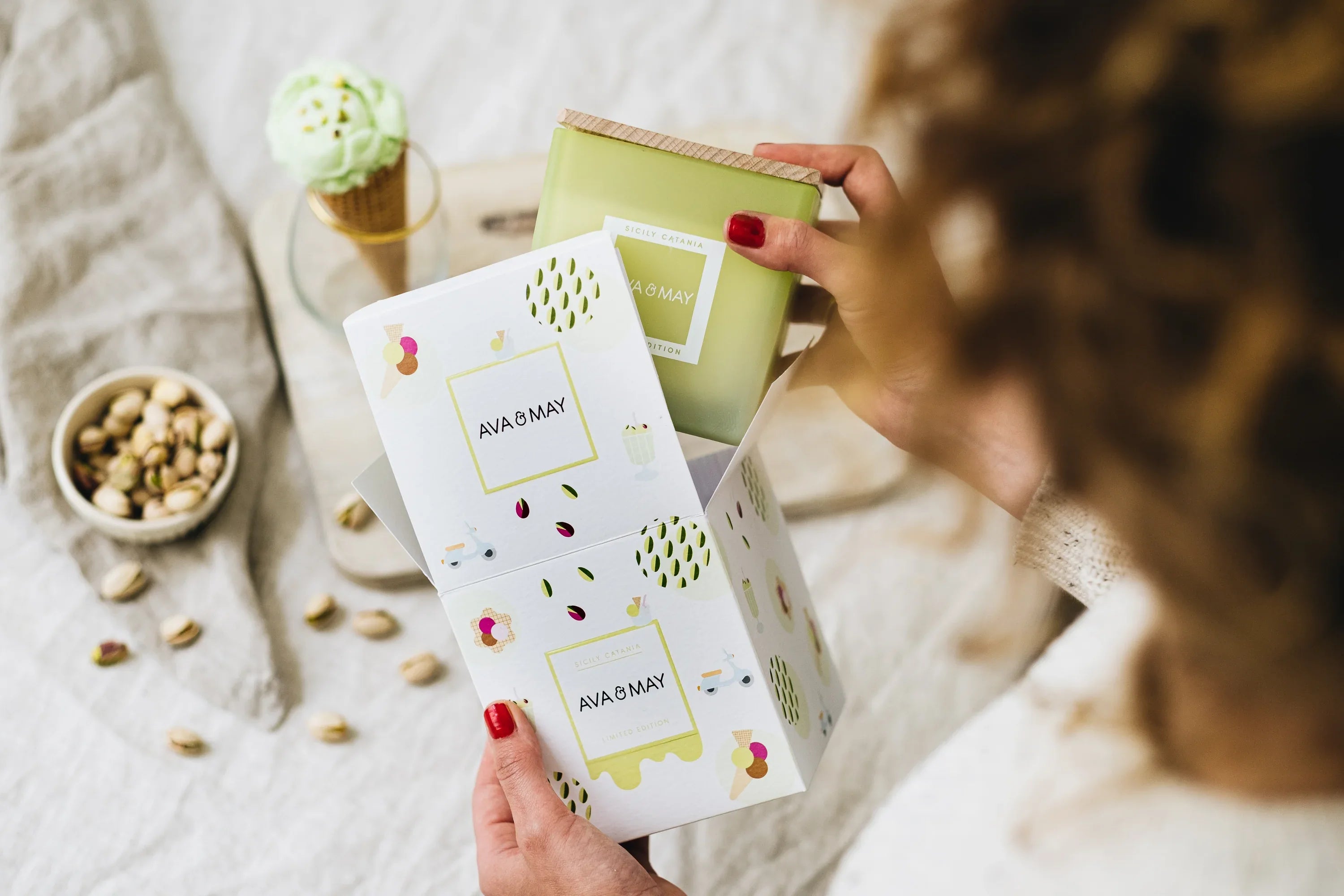 Candela profumata grande Catania - AVA & MAY - Italia