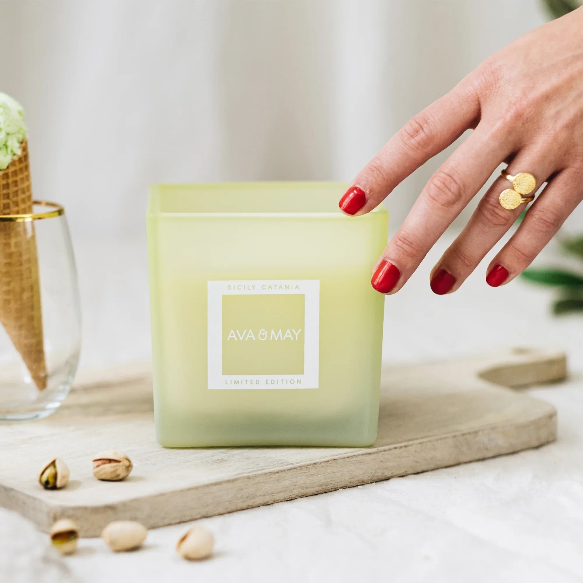 Candela profumata grande Catania - AVA & MAY - Italia