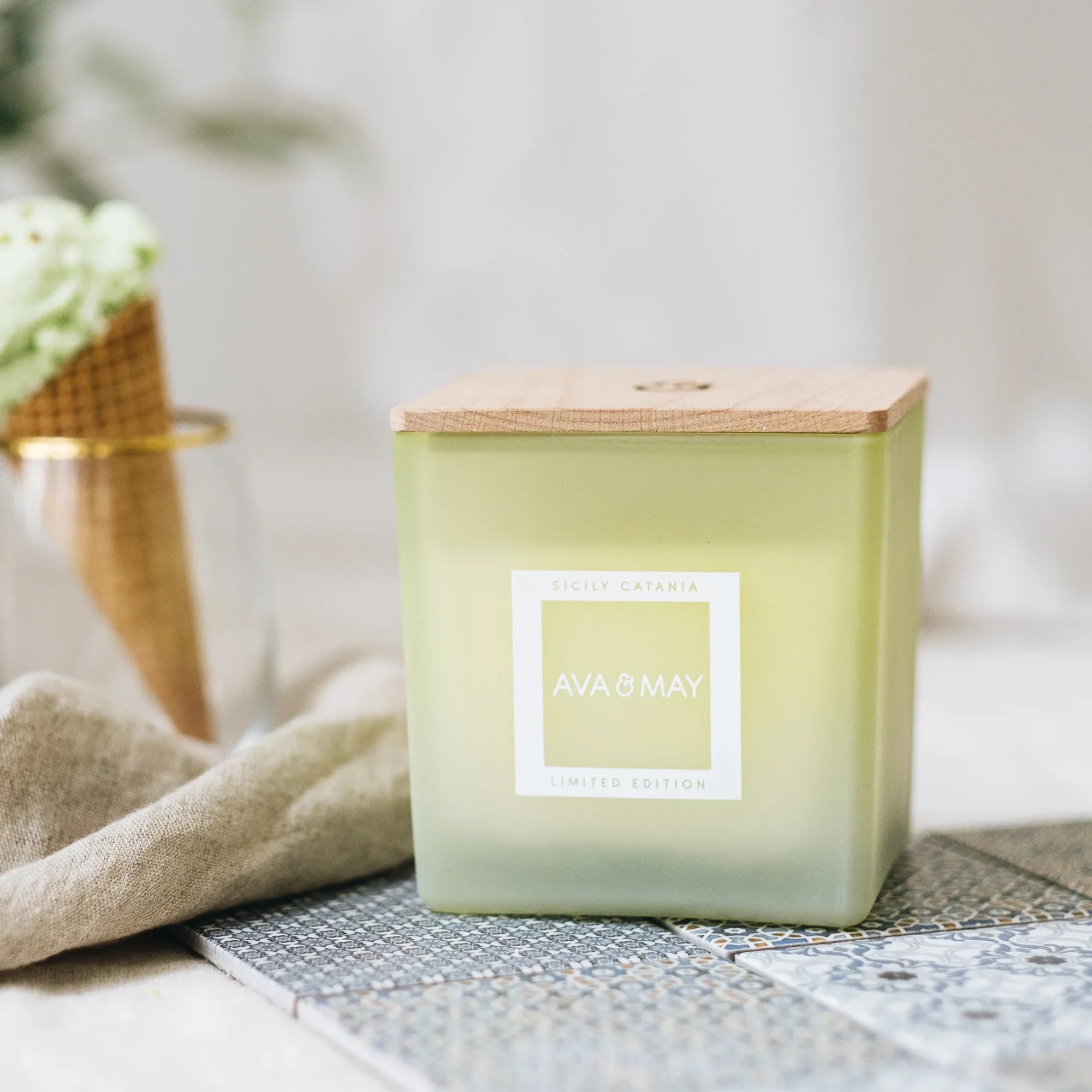 Candela profumata grande Catania - AVA & MAY - Italia